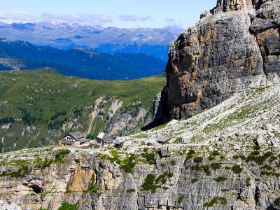 006-Blick vom Sosat-Klettersteig auf die Tuckett-Huette